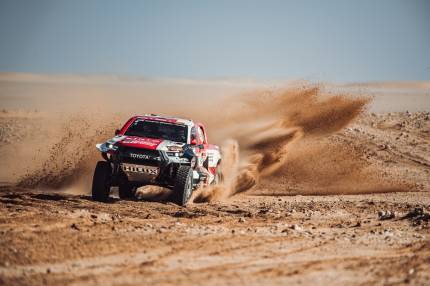 Al-Attiyah powiększa przewagę. Variawa w TOP10 na 6. etapie Rajdu Dakar 2022